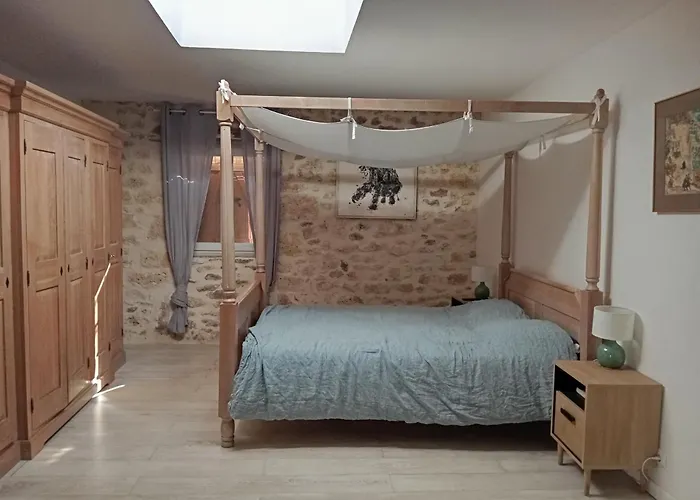 Hébergement de vacances Jolie Maison En Pierre *